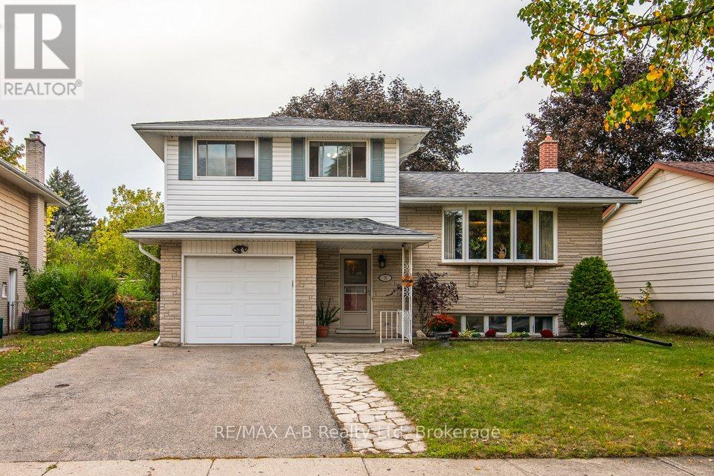 35 TECUMSEH CRESCENT, Kitchener