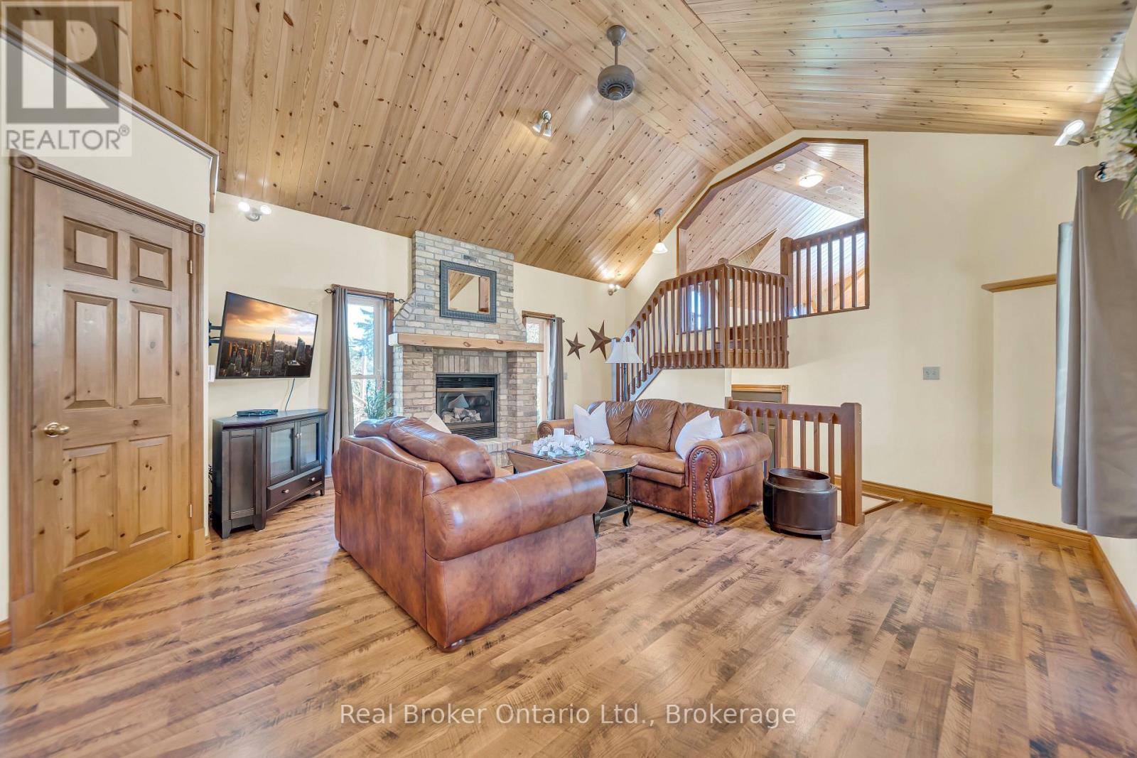 690 WALLACE AVENUE S, North Perth (Listowel)