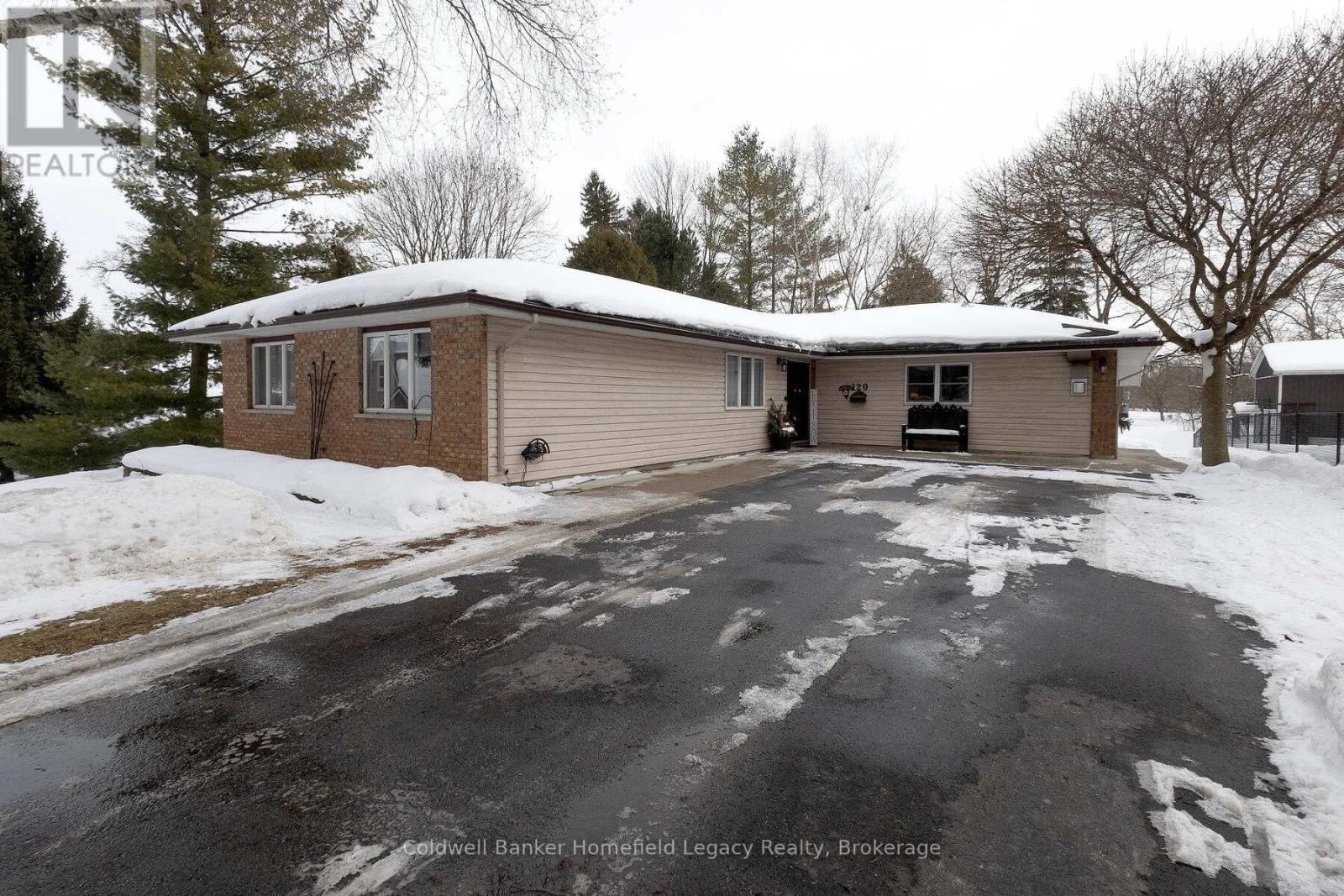 120 JONES STREET W, St. Marys