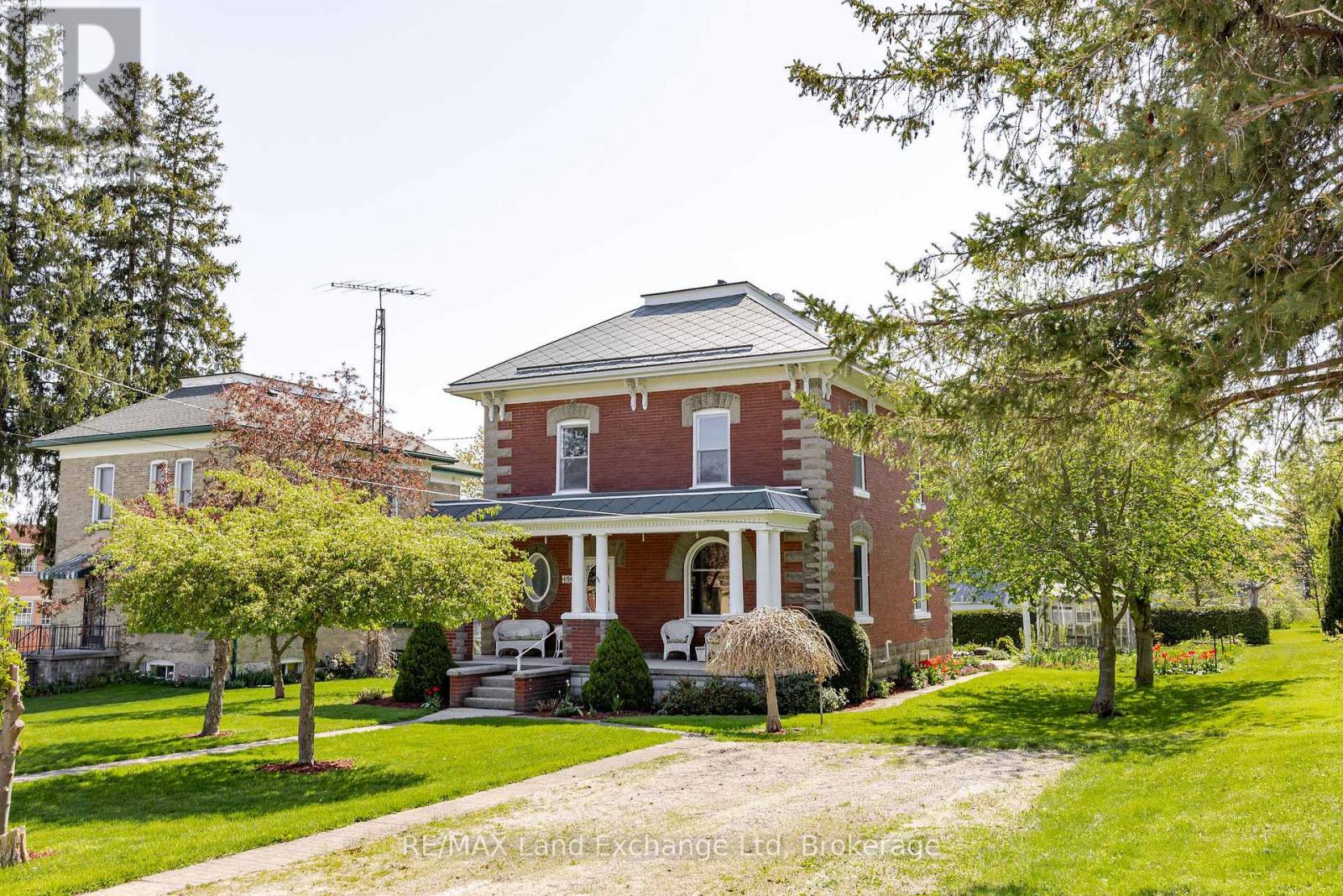 484 QUEEN STREET, North Huron (Blyth)