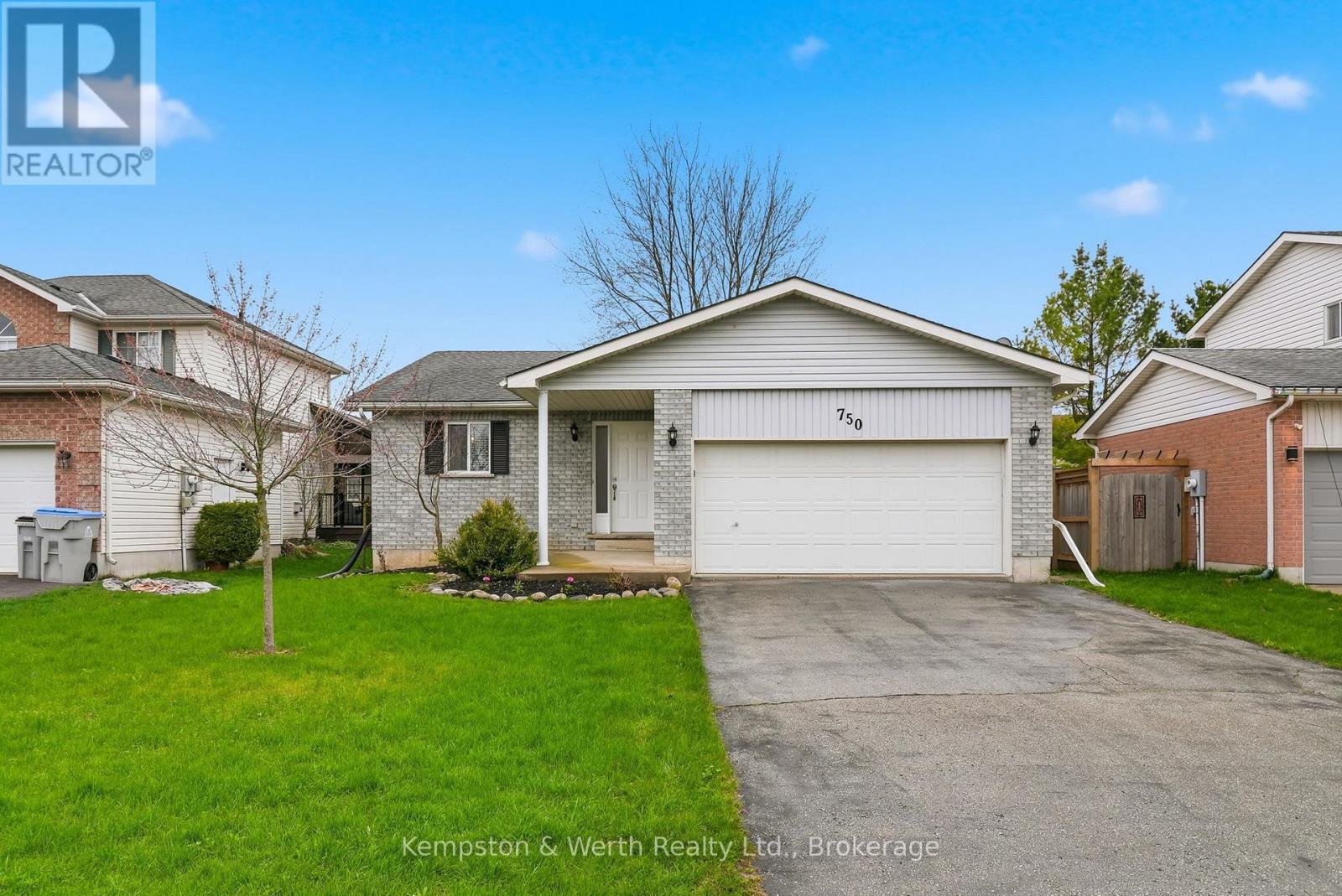 750 LAVERY STREET, North Perth (Listowel)