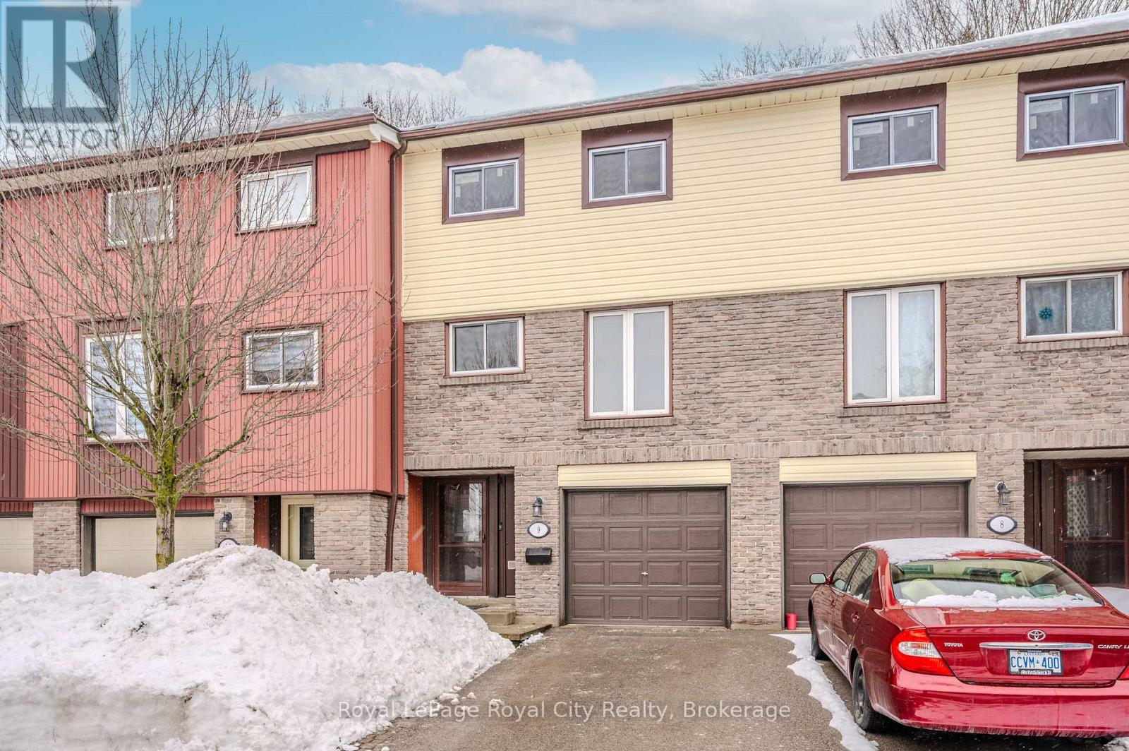 9 - 2 WORTON AVENUE, Guelph (Parkwood Gardens)