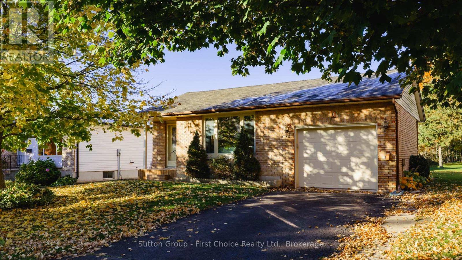 8 DUNSFORD CRESCENT, St. Marys