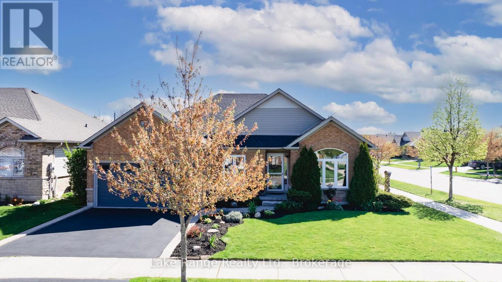 82 SAVANNAH RIDGE DRIVE, Brant (Paris)