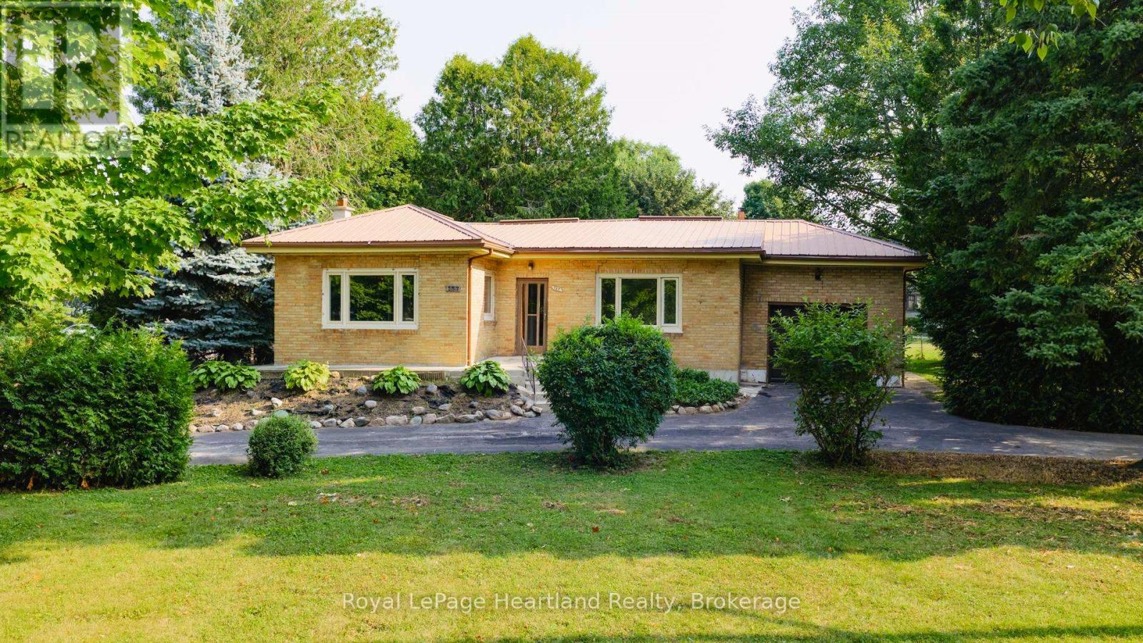 157 DUNLOP STREET, Central Huron (Clinton)