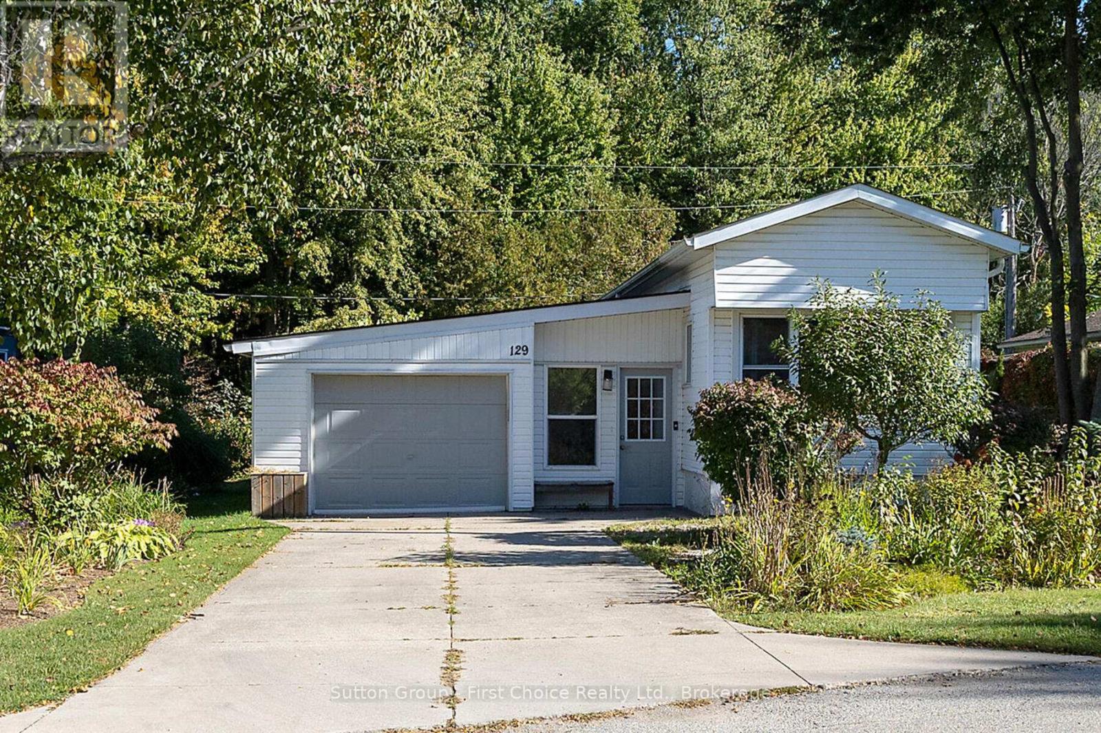 129 ASH STREET, Perth East (Crystal Lake)
