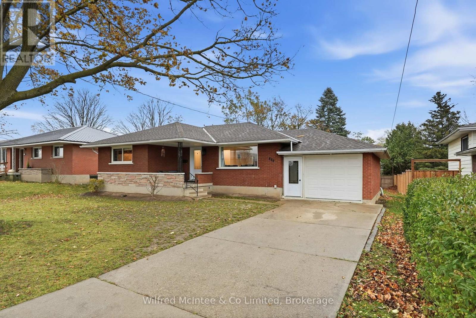 856 YORK AVENUE N, North Perth (Listowel)