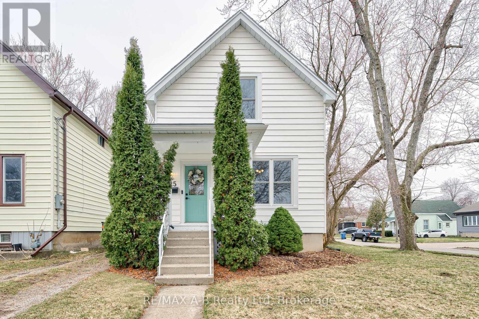 25 ASH STREET, Stratford