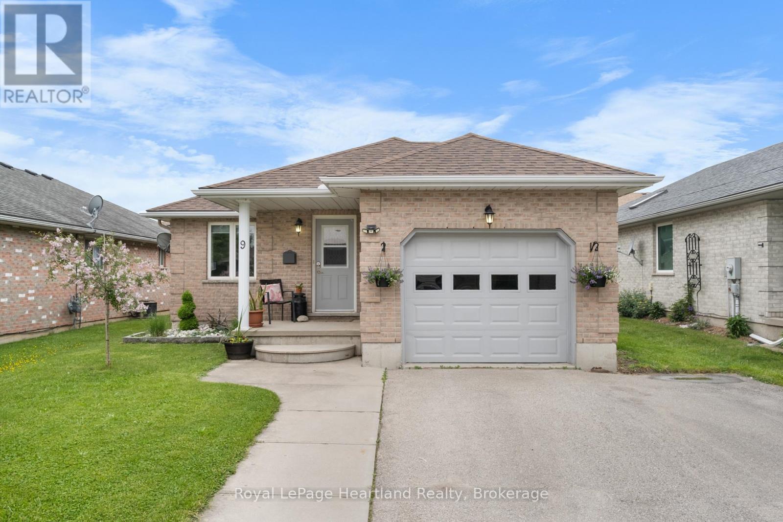 9 PARKHAVEN CRESCENT, St. Marys