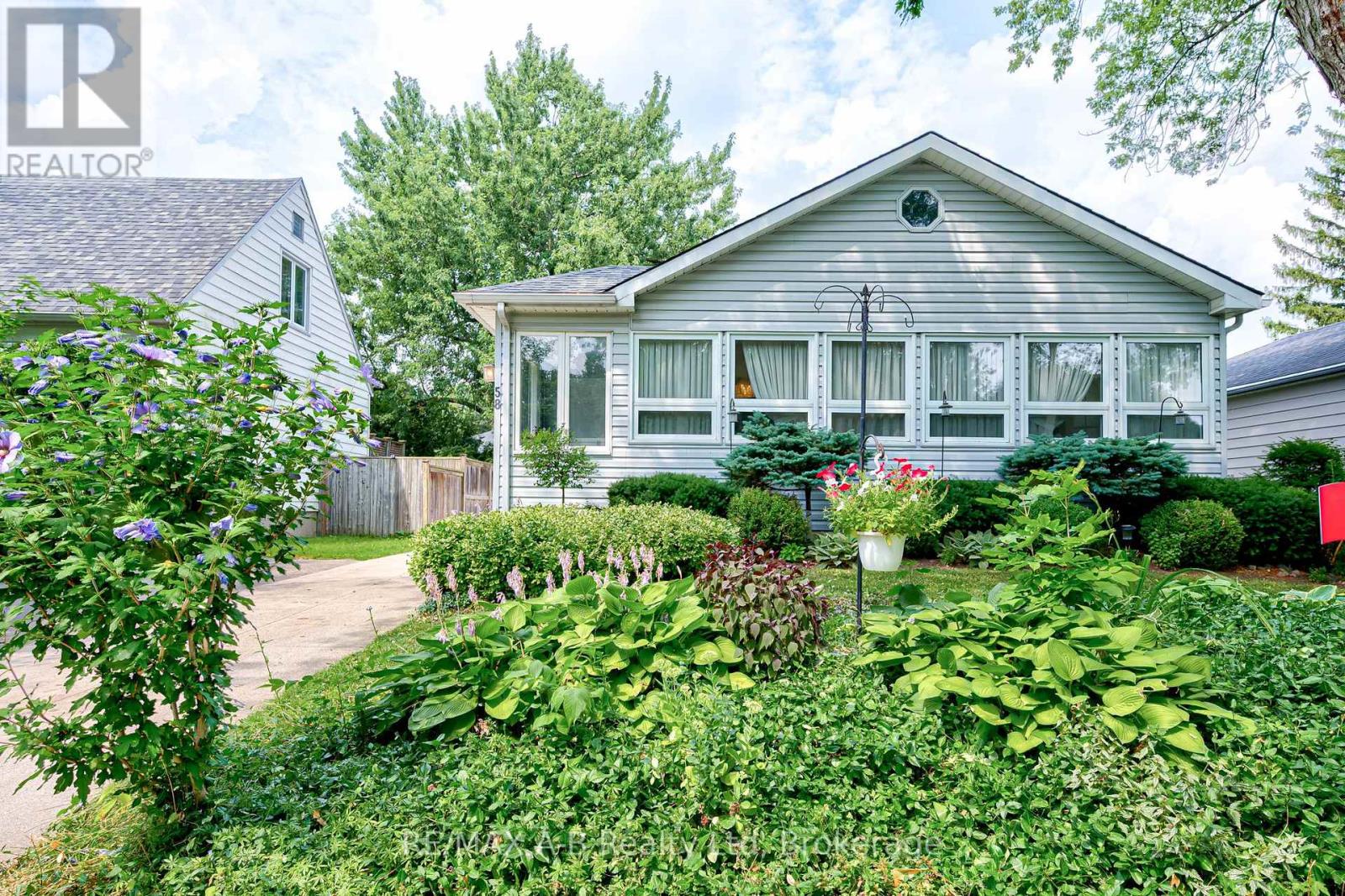 58 NORMANDY DRIVE, Stratford