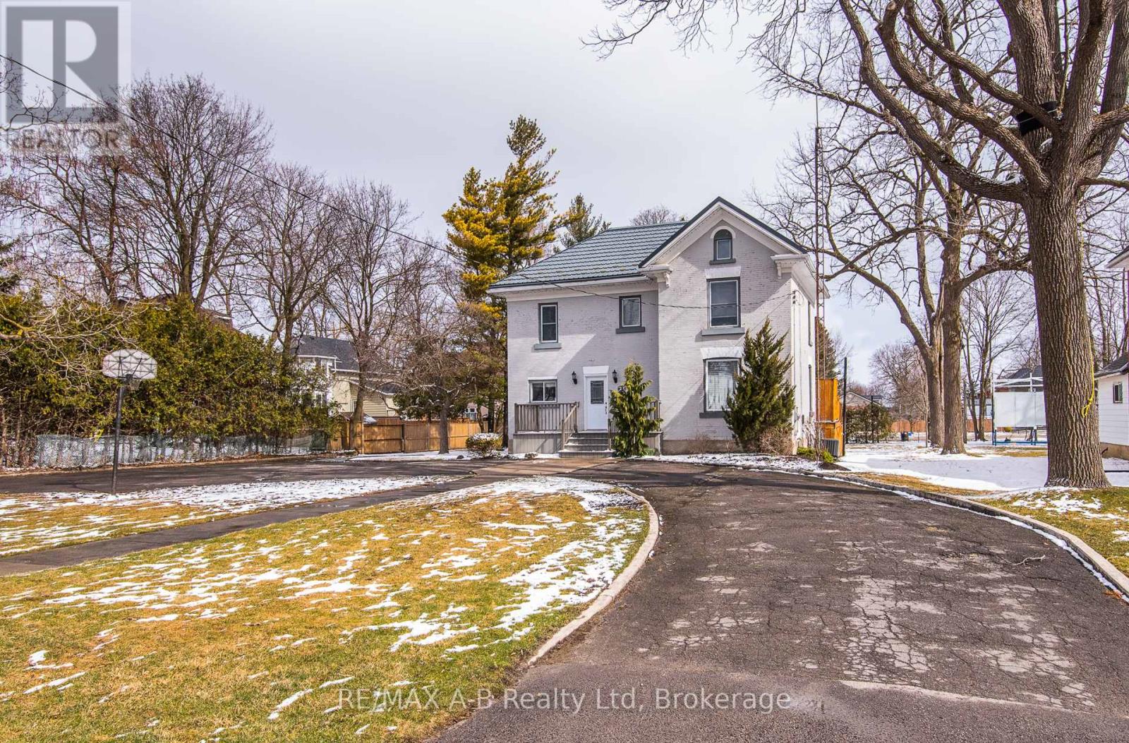 22 MILL STREET E, Perth East (Milverton)