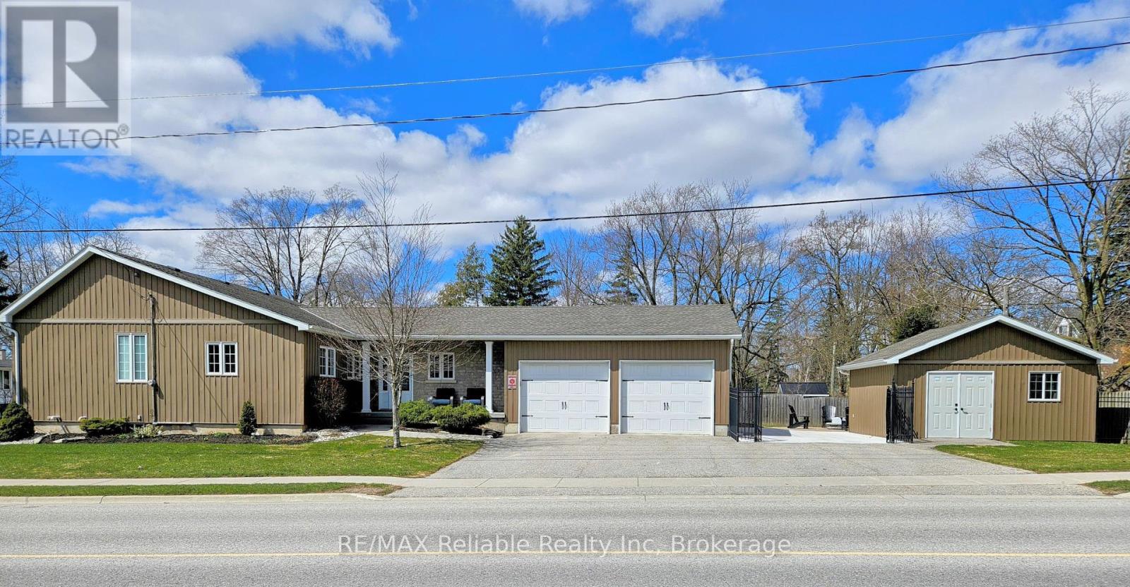223 HIGH STREET, Central Huron (Clinton)