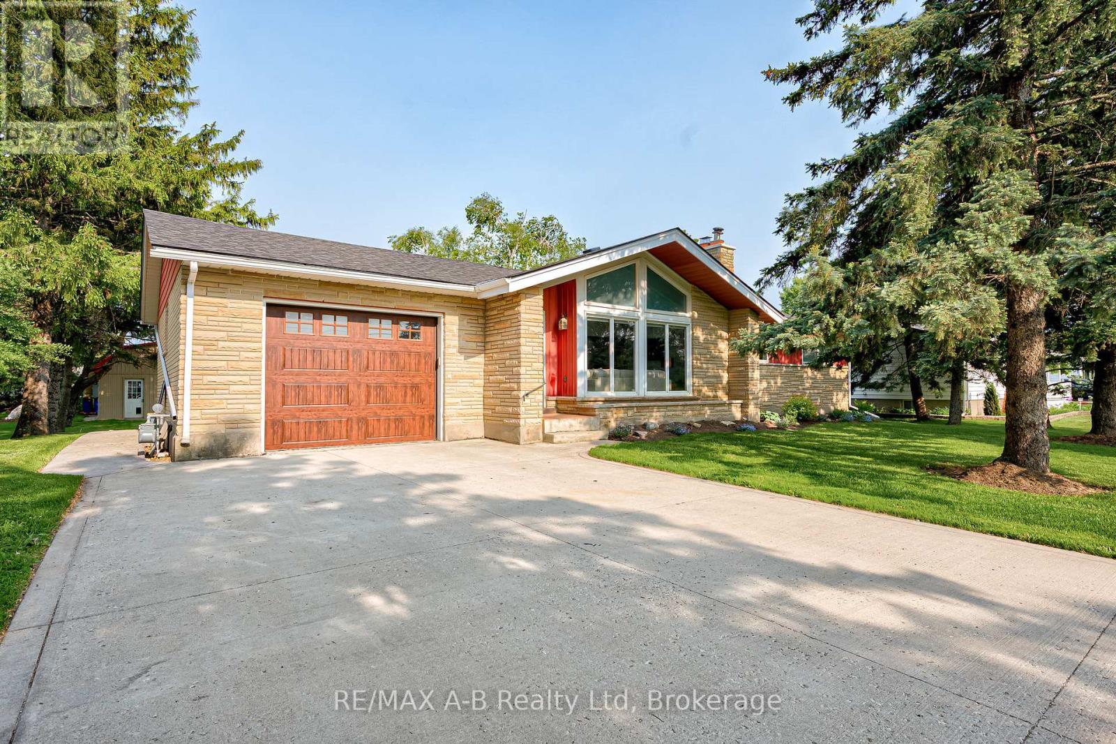 3981 111 ROAD, Perth East (North Easthope)