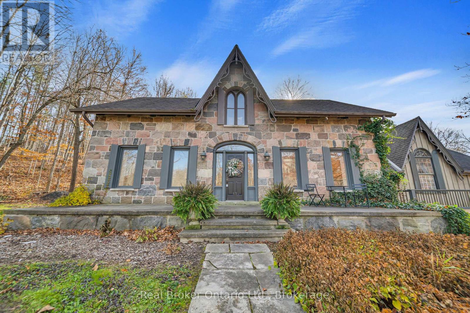 4766 HYNDMAN DRIVE, Southwest Middlesex