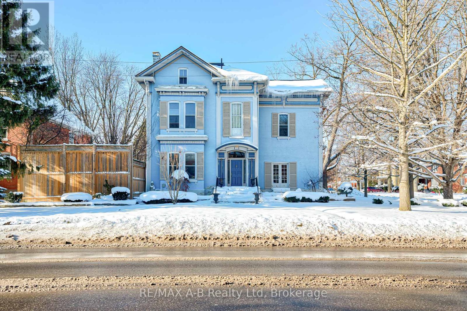 126 JOHN STREET N, Stratford