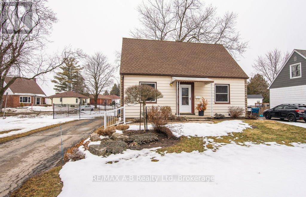 54 GLASTONBURY DRIVE, Stratford