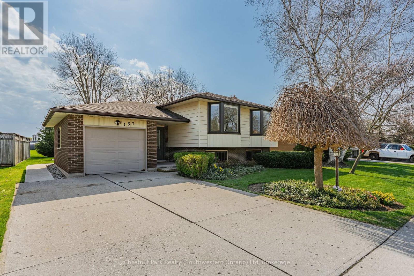 157 ORIOLE PARKWAY W, Woolwich