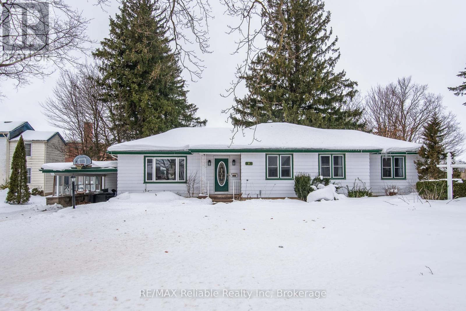 108 RAGLAN STREET, Central Huron (Clinton)