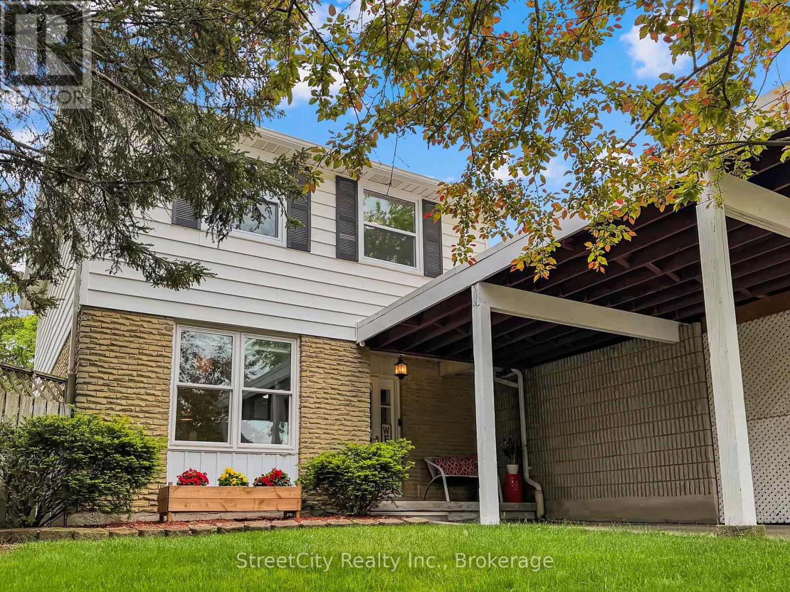 35 BABB CRESCENT, Stratford