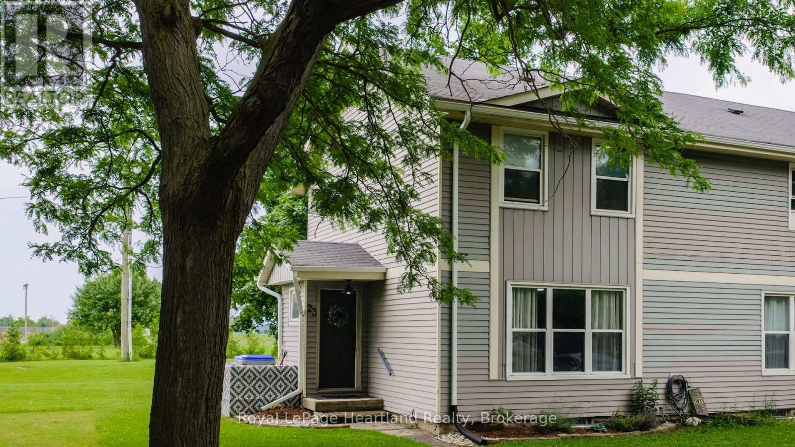 23 - 23 ST CHARLES SQUARE, Huron East (Vanastra)