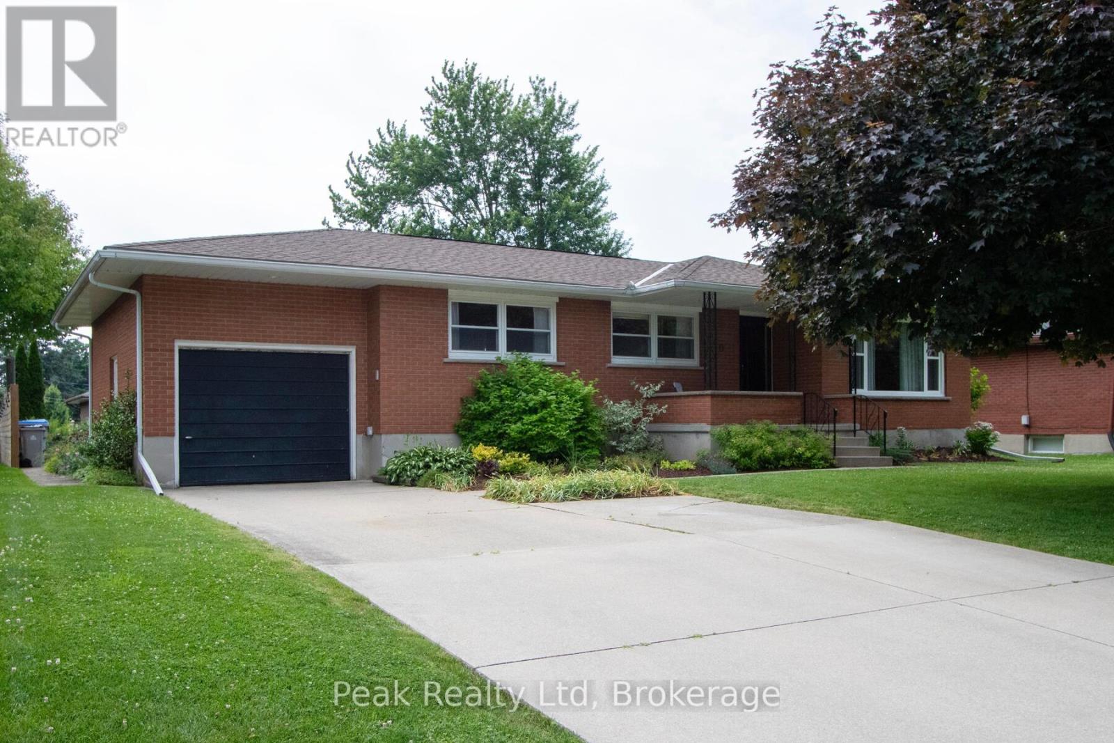 670 DAVIDSON AVENUE N, North Perth (Listowel)