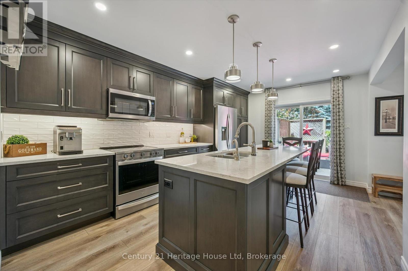 685 WILLOW ROAD, Guelph (Willow West/Sugarbush/West Acres)