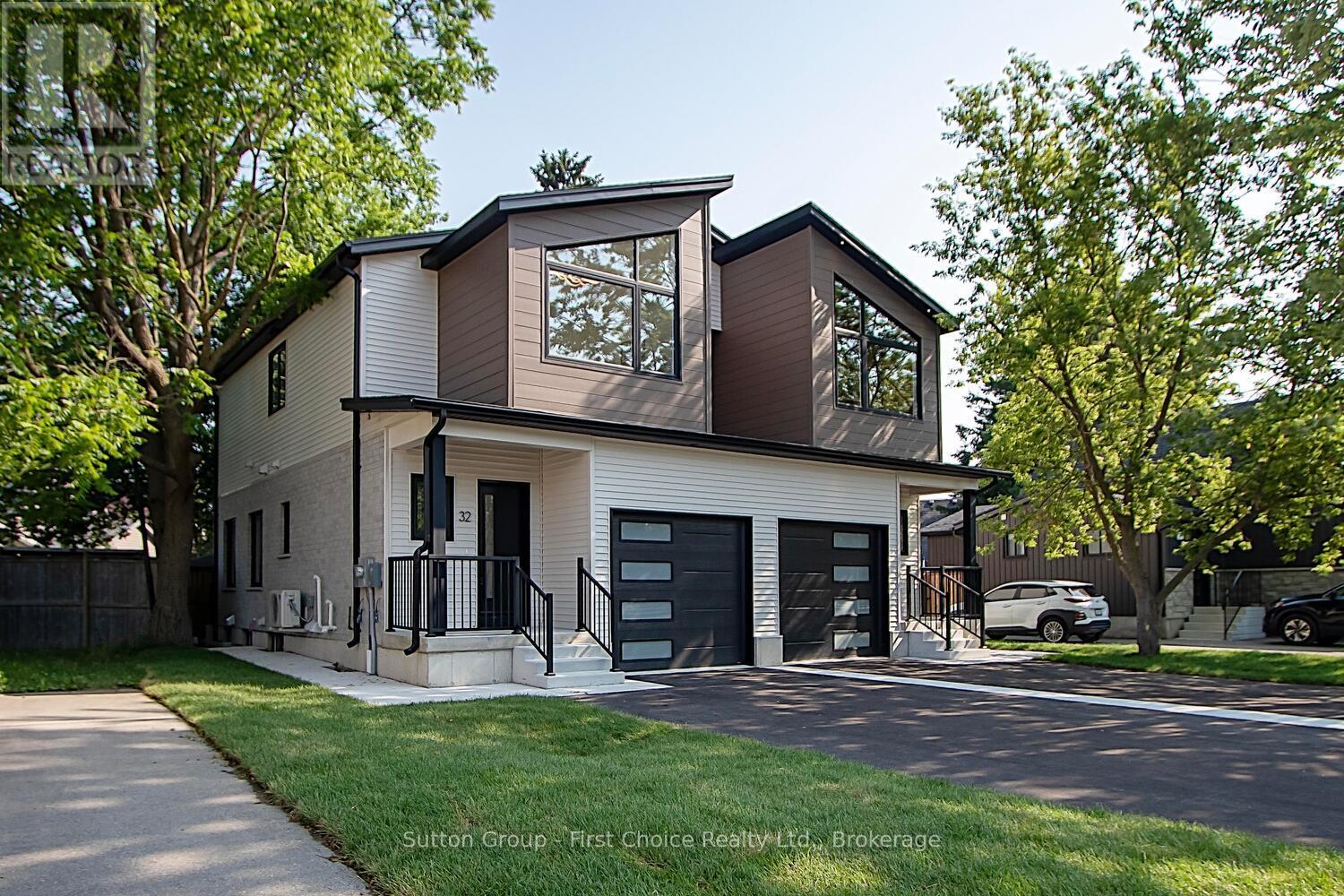 32 COBOURG LANE, Stratford