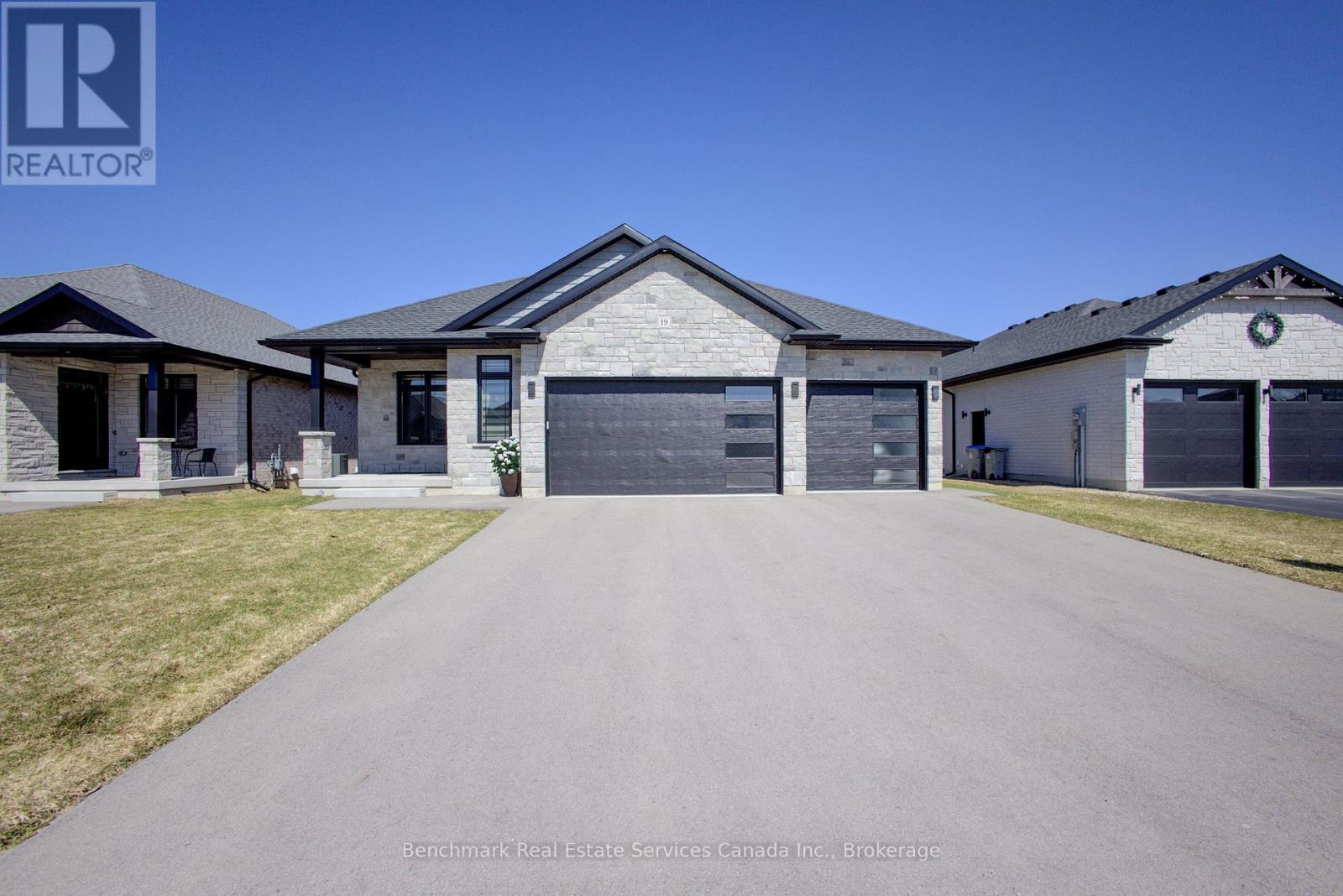 19 WINCHESTER CRESCENT, North Perth (Listowel)