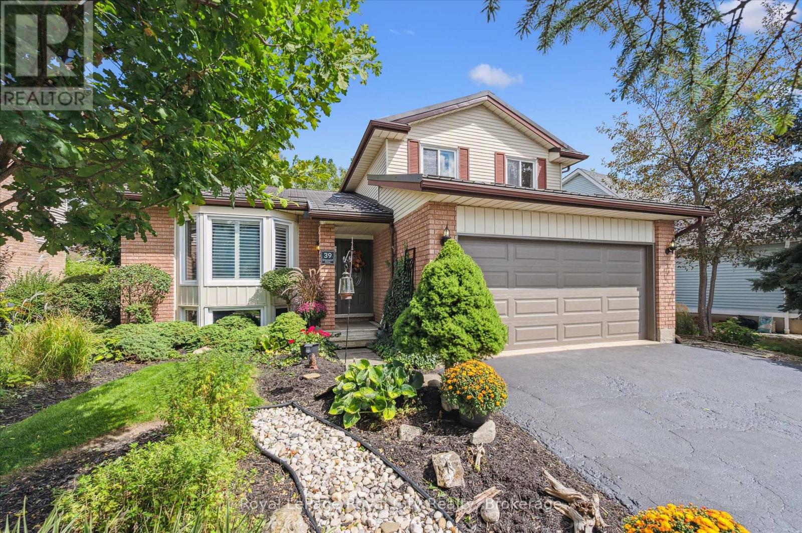 39 GREENWICH DRIVE, Guelph (Willow West/Sugarbush/West Acres)