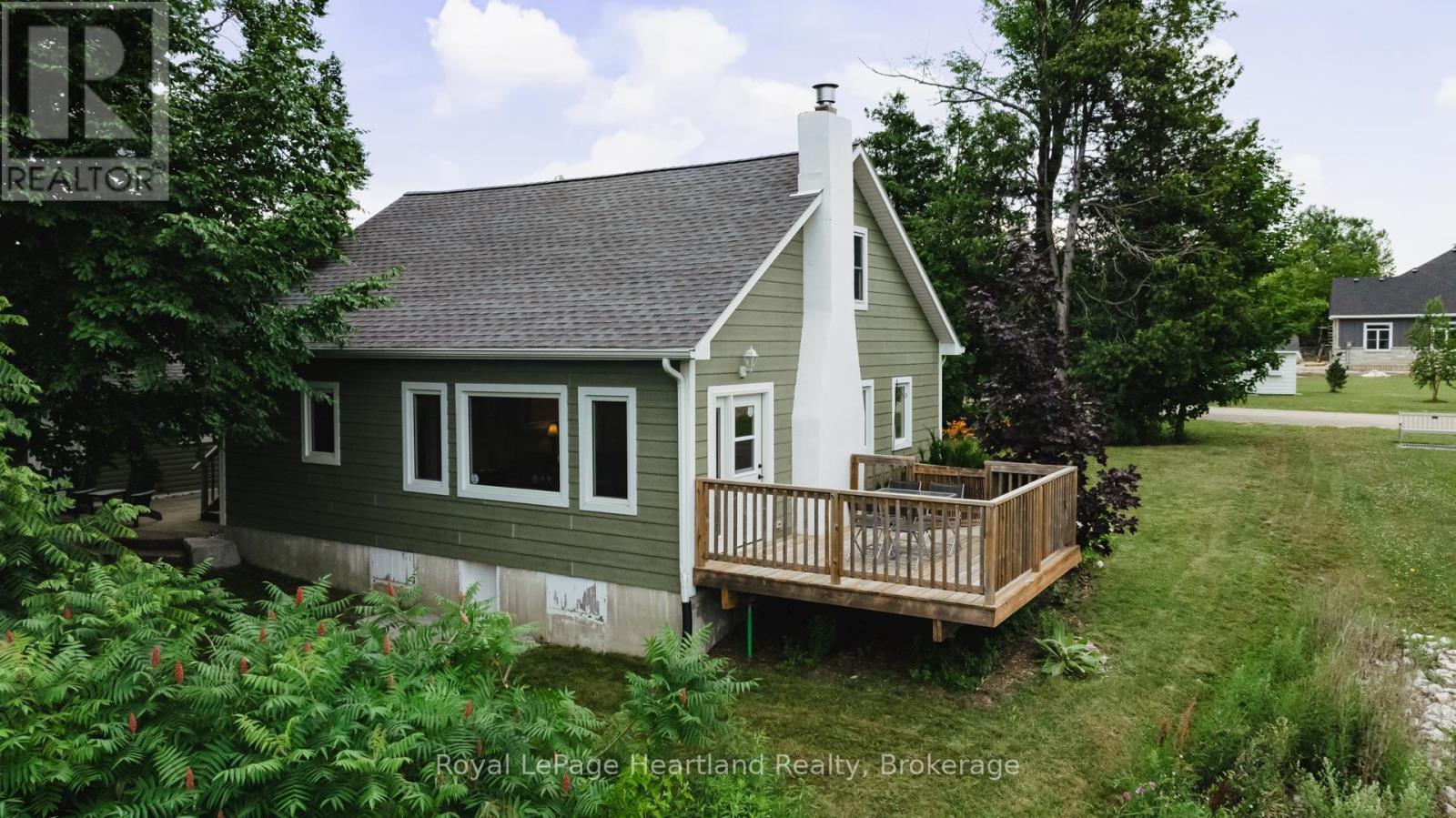 8 CEDAR DRIVE, Bluewater (Bayfield)