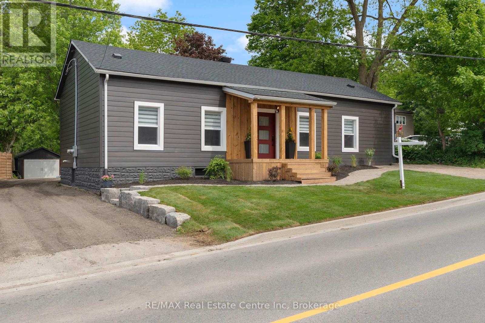 1283 SWAN STREET, North Dumfries