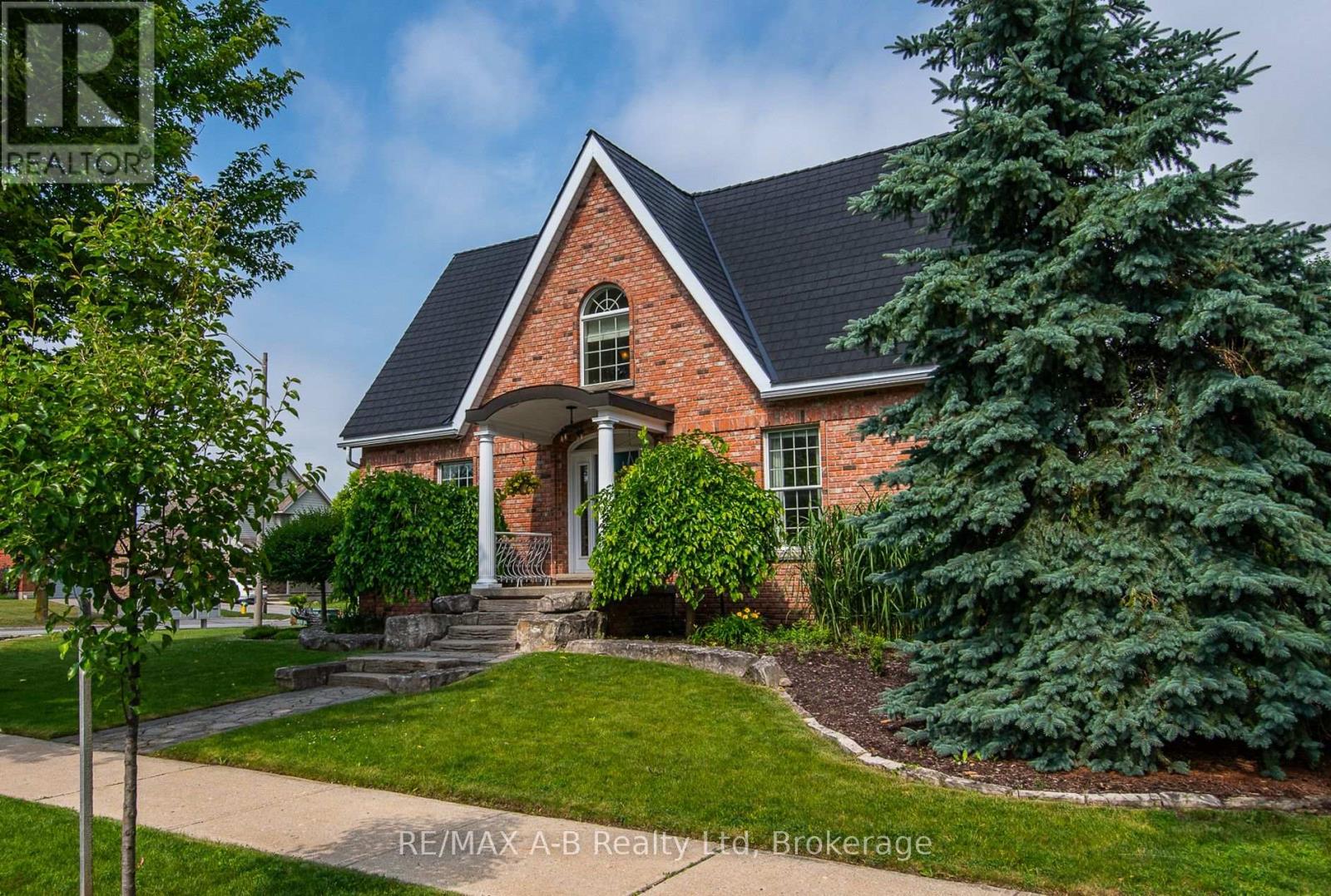 292 WOODS STREET, Stratford