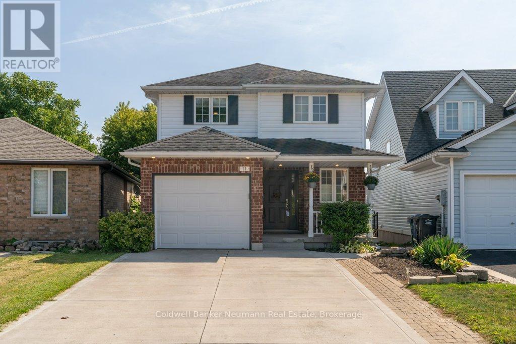71 WAXWING CRESCENT, Guelph (Kortright Hills)