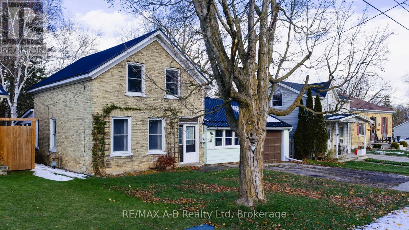 201 JONES STREET W, St. Marys