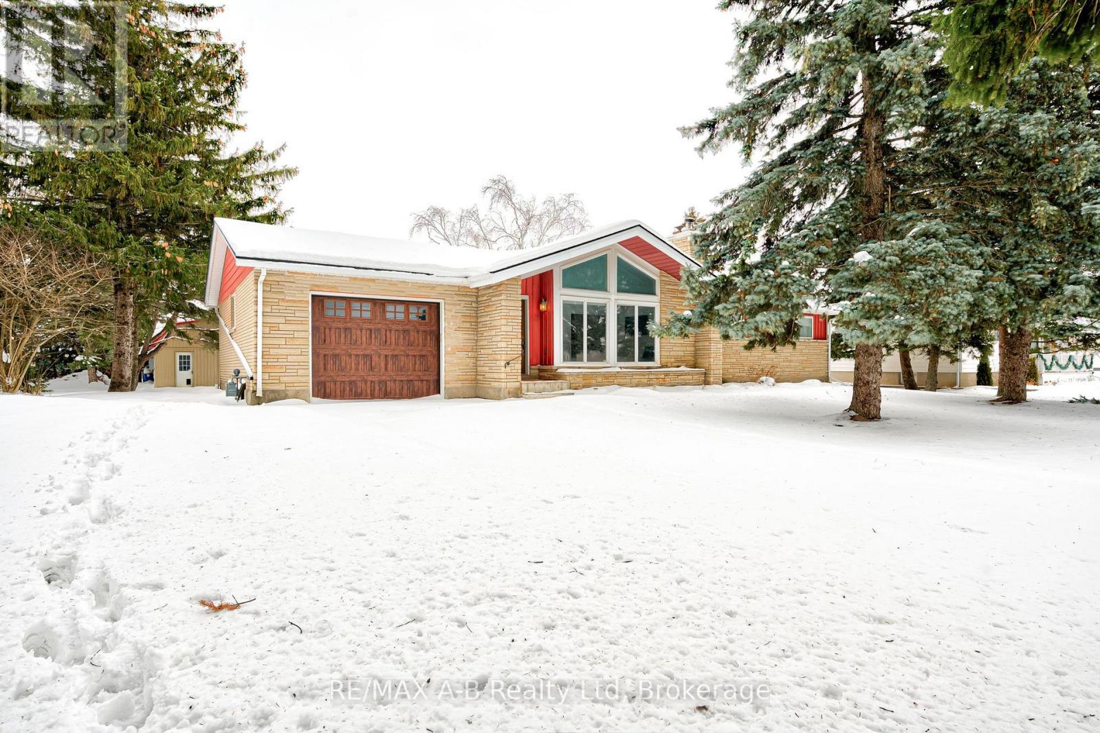 3981 111 ROAD, Perth East (North Easthope)