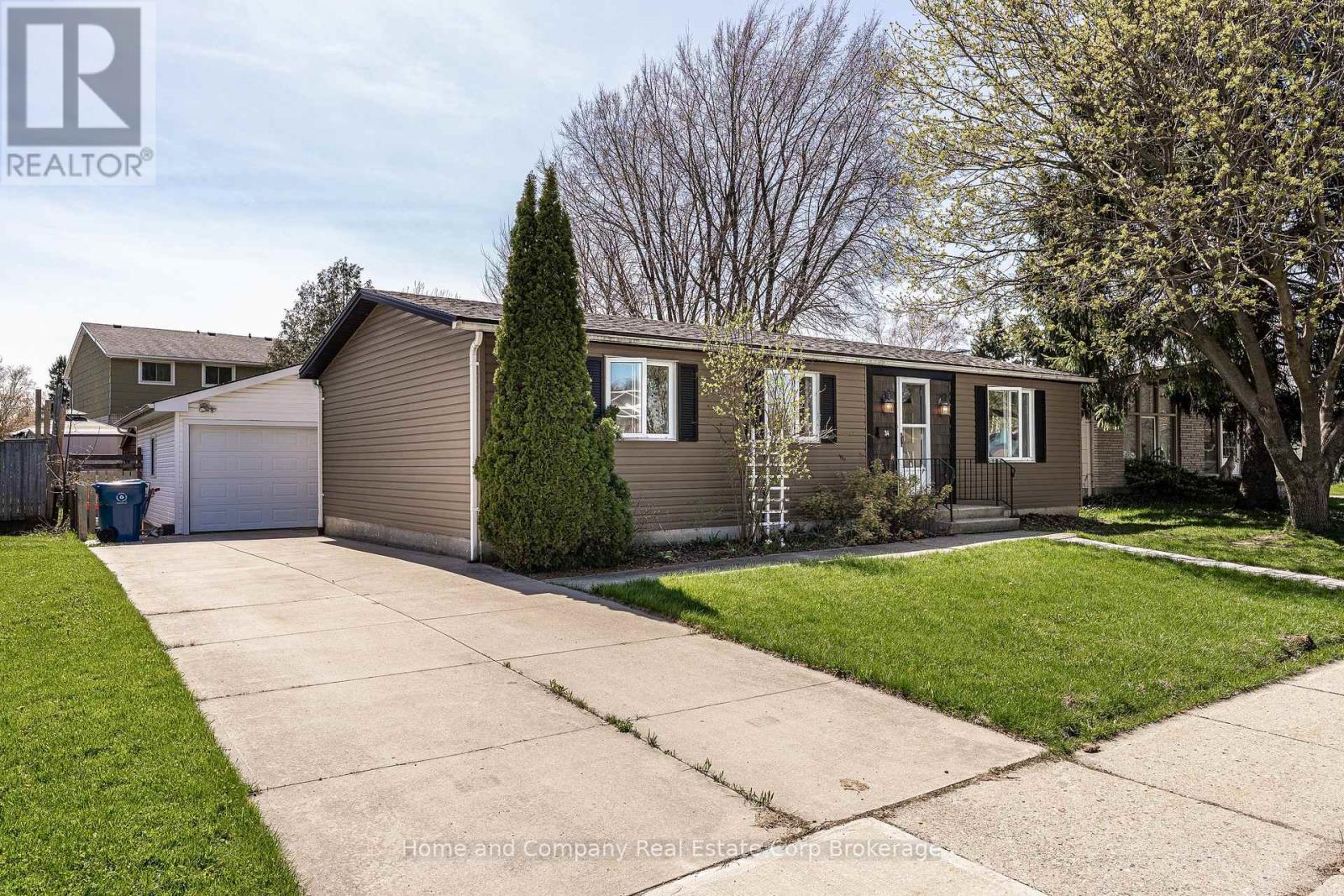 34 KATHRYN CRESCENT, Stratford