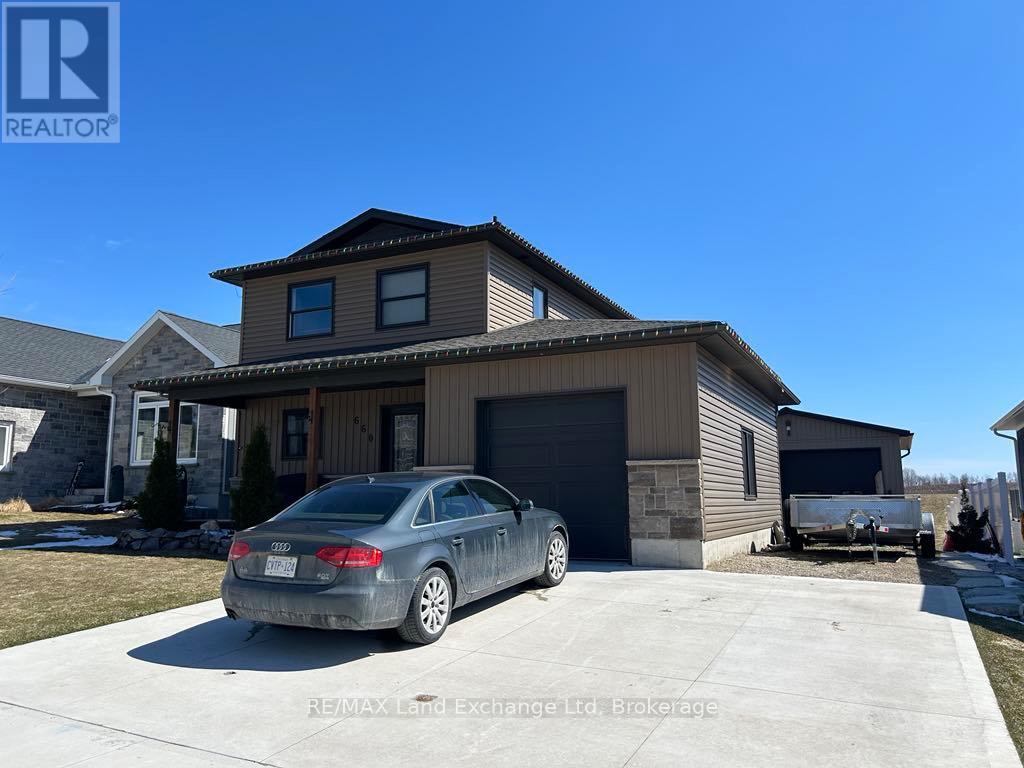 660 GLORIA STREET, North Huron (Blyth)
