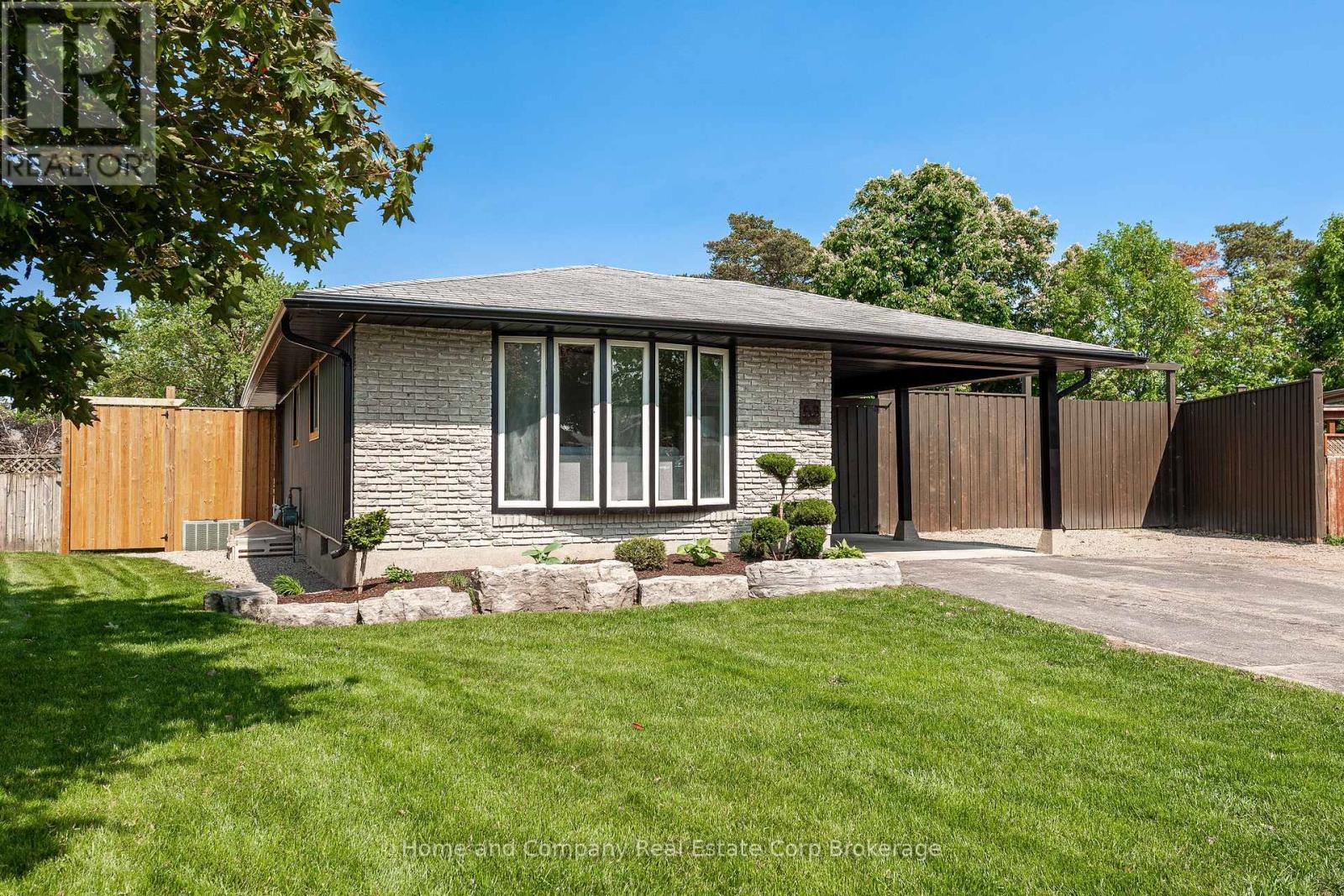 53 KATHRYN CRESCENT, Stratford