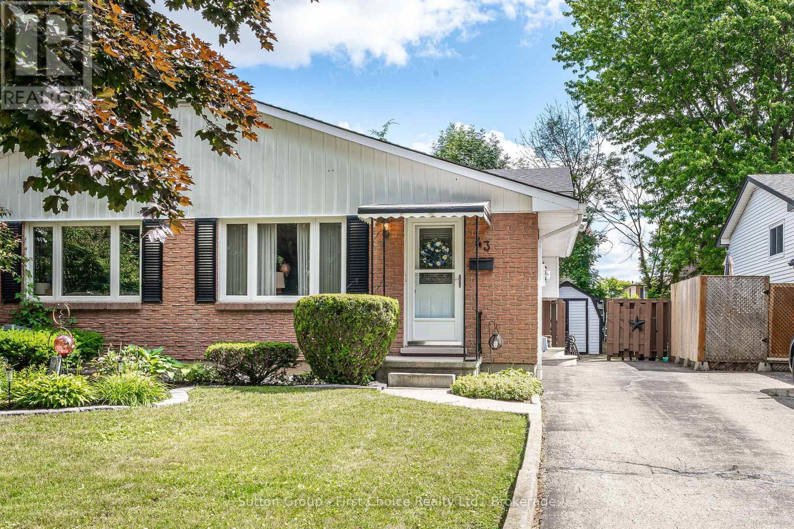 43 WOOTON COURT, Stratford