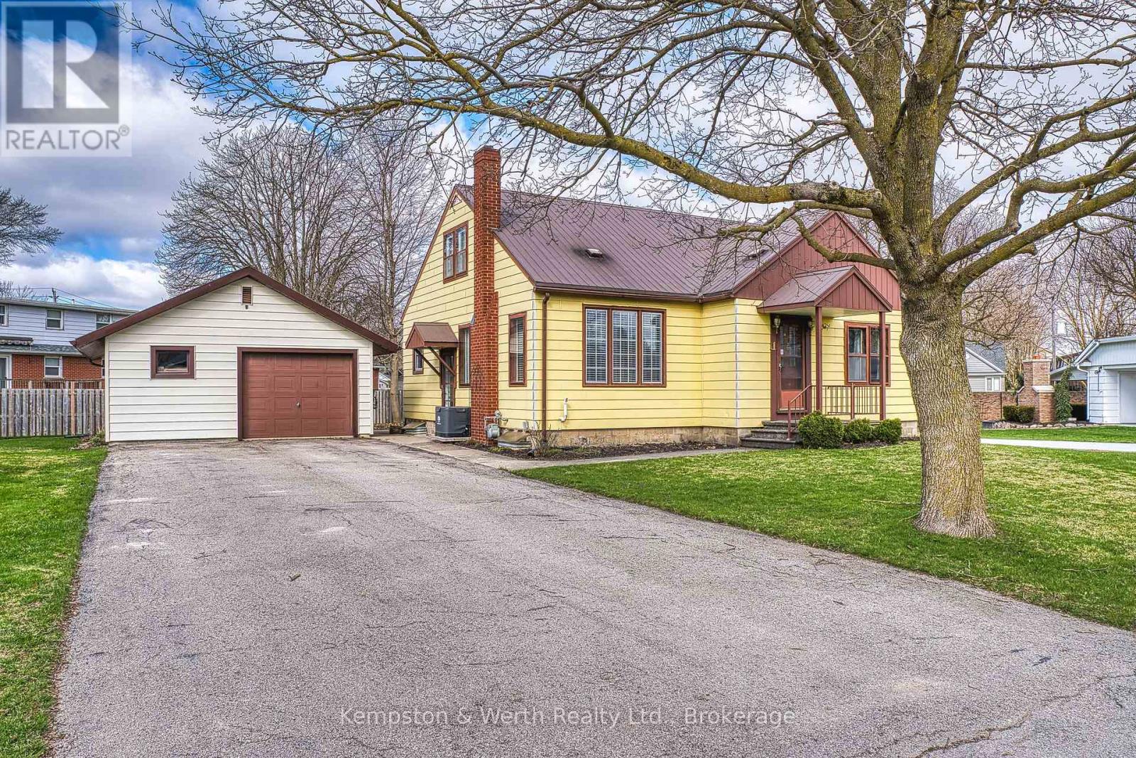11 CHURCHILL DRIVE, North Perth (Listowel)