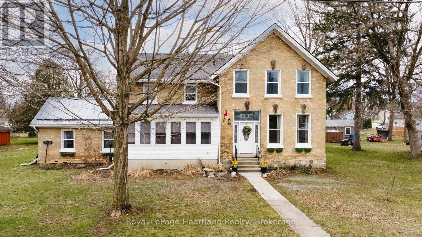 142 MAPLE STREET, Central Huron (Clinton)