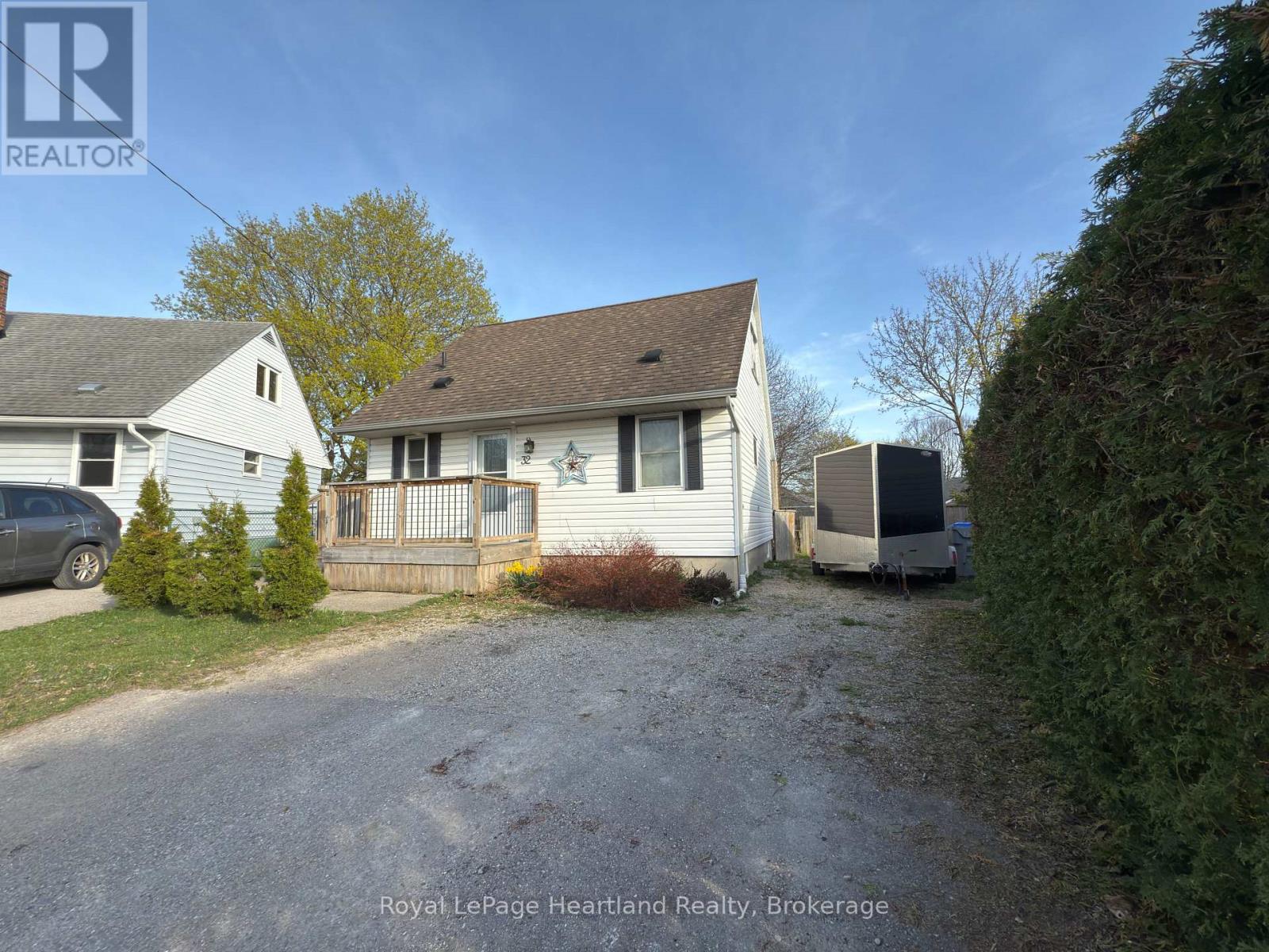 32 REGINA ROAD, Huron East (Vanastra)