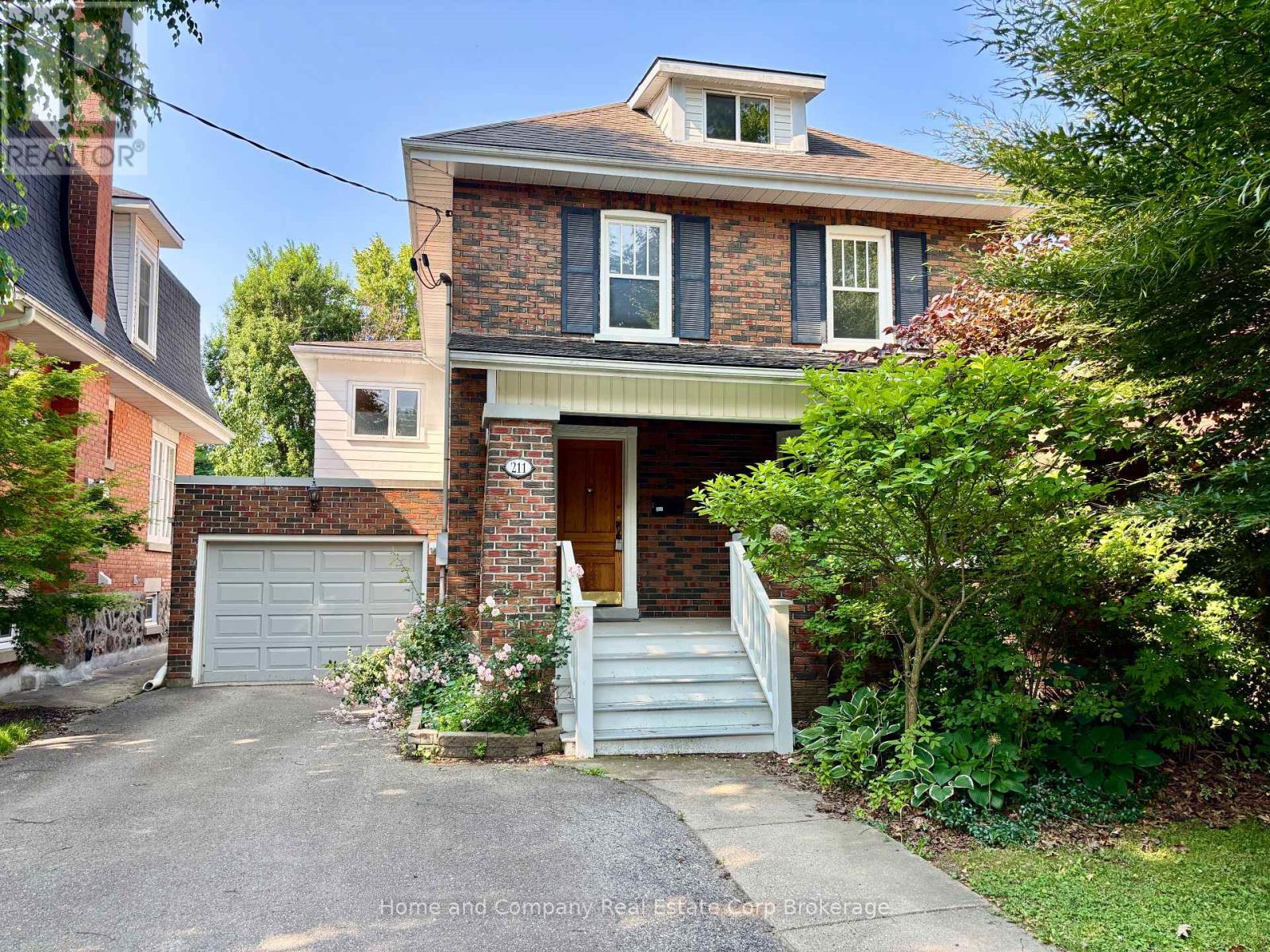 211 DOUGLAS STREET, Stratford