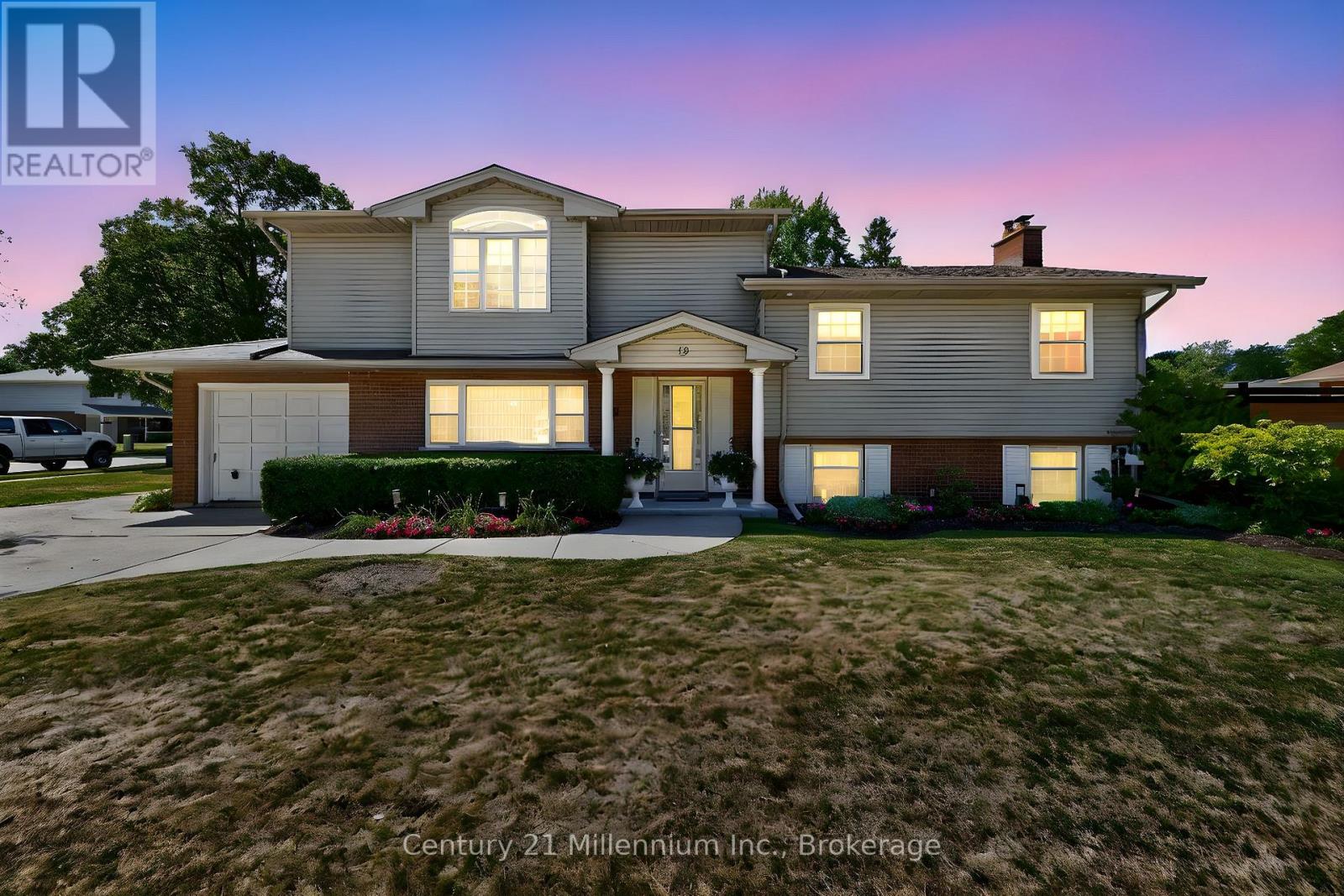 19 CROSBY DRIVE, Kitchener