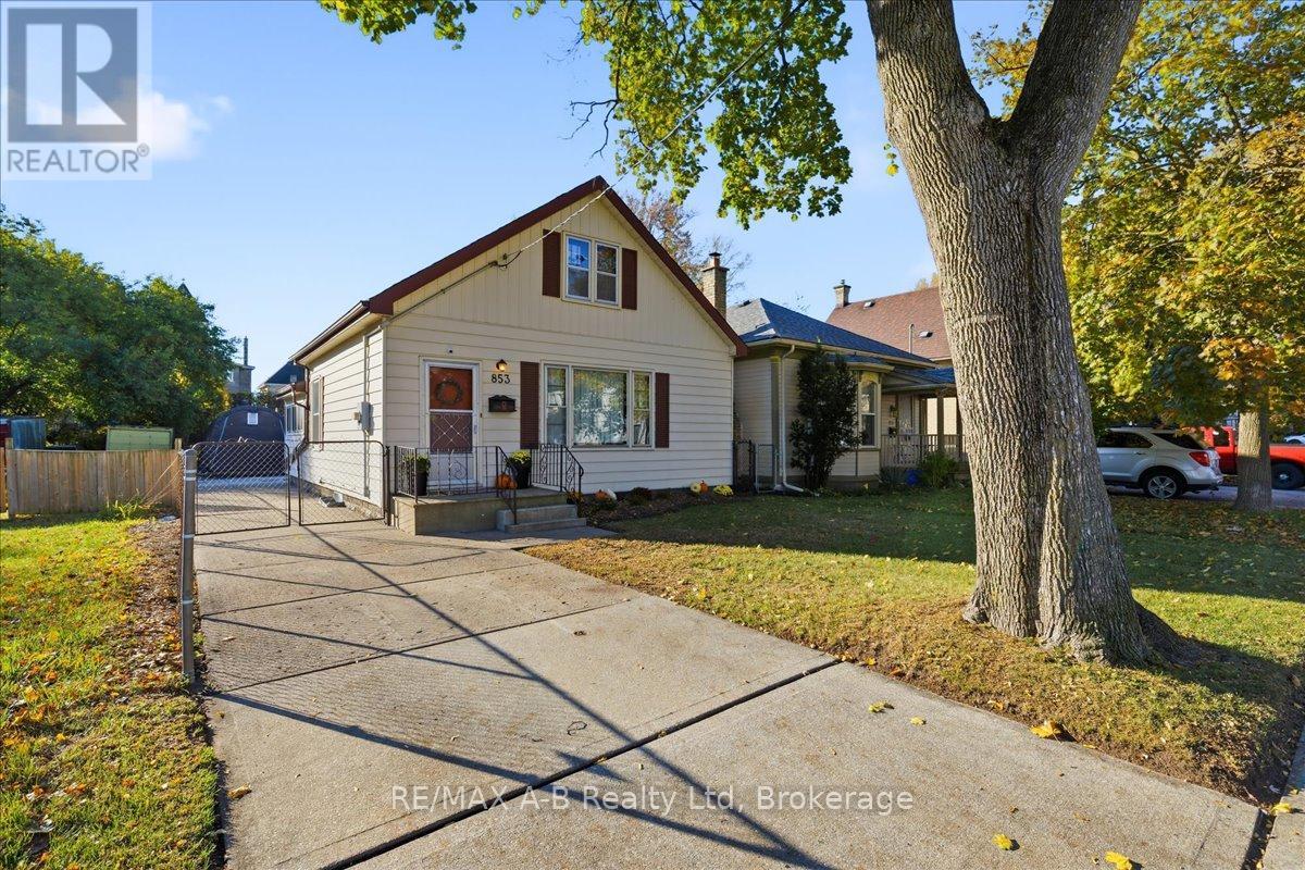 853 QUEENS AVENUE, London East (East G)