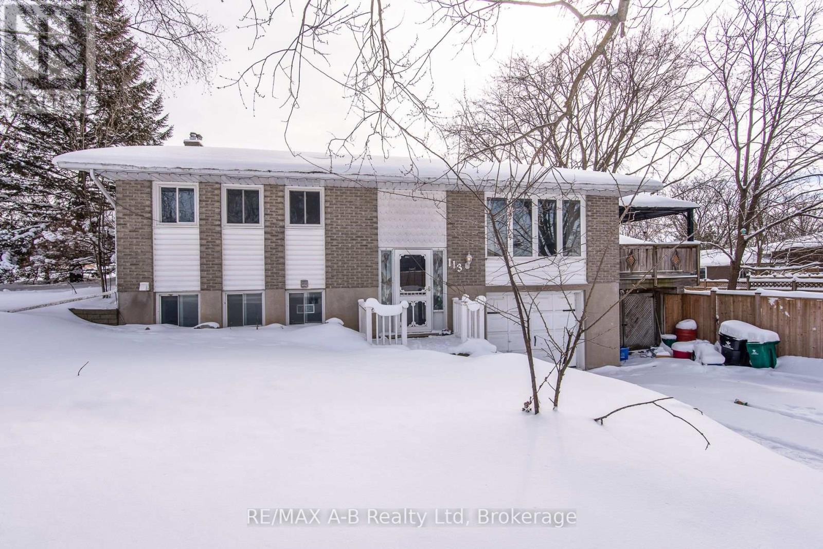 113 HASTINGS COURT, Wilmot