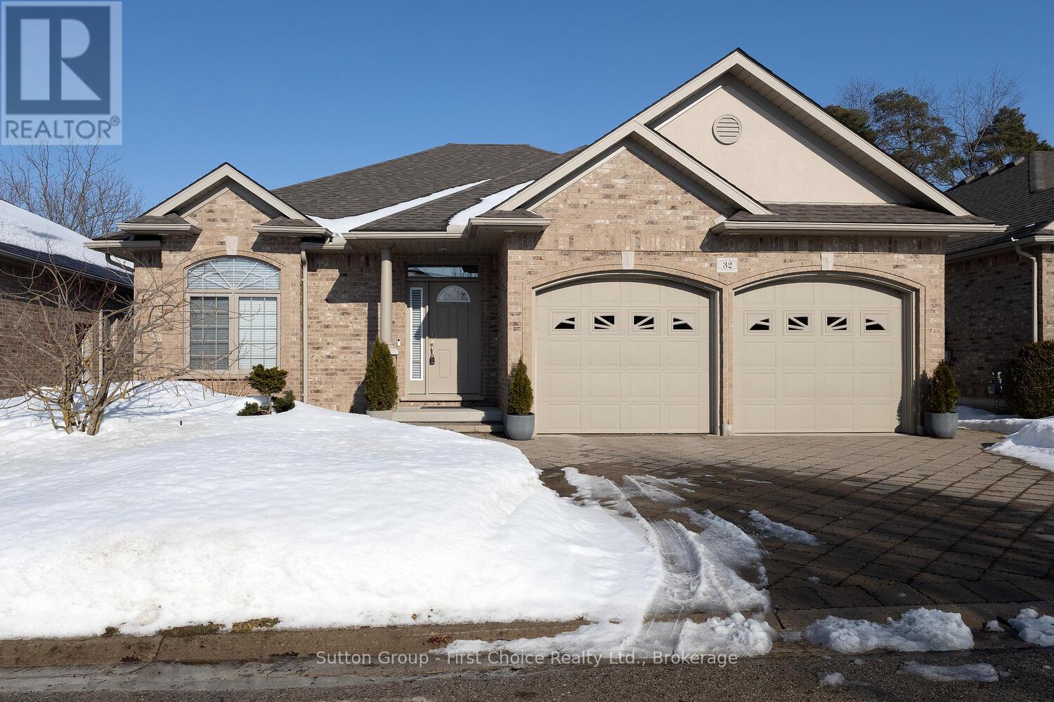 32 NORTH POINTE DRIVE, Stratford