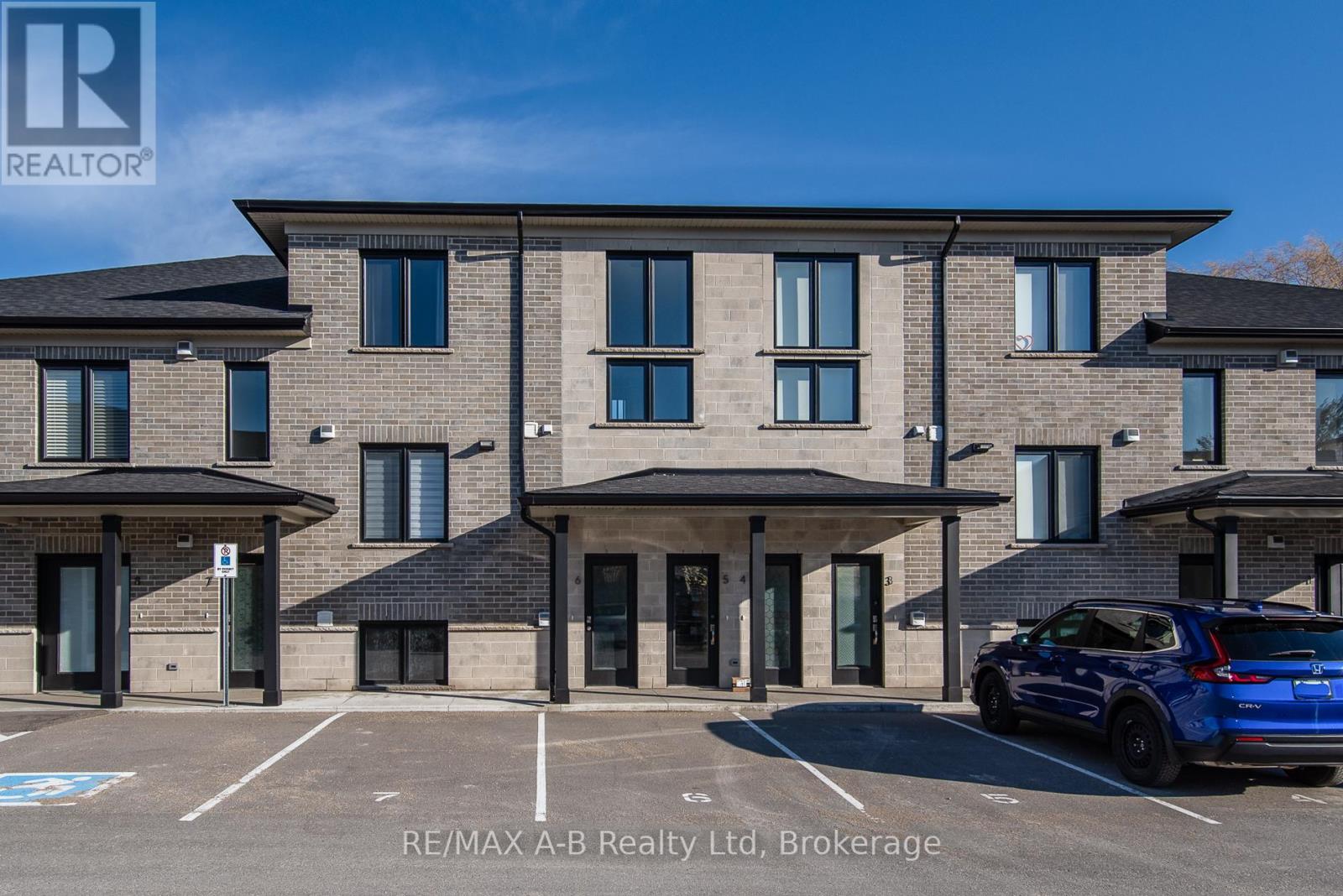 UNIT No.5 - 3202 LINE 37 VIVIAN LANE, Stratford