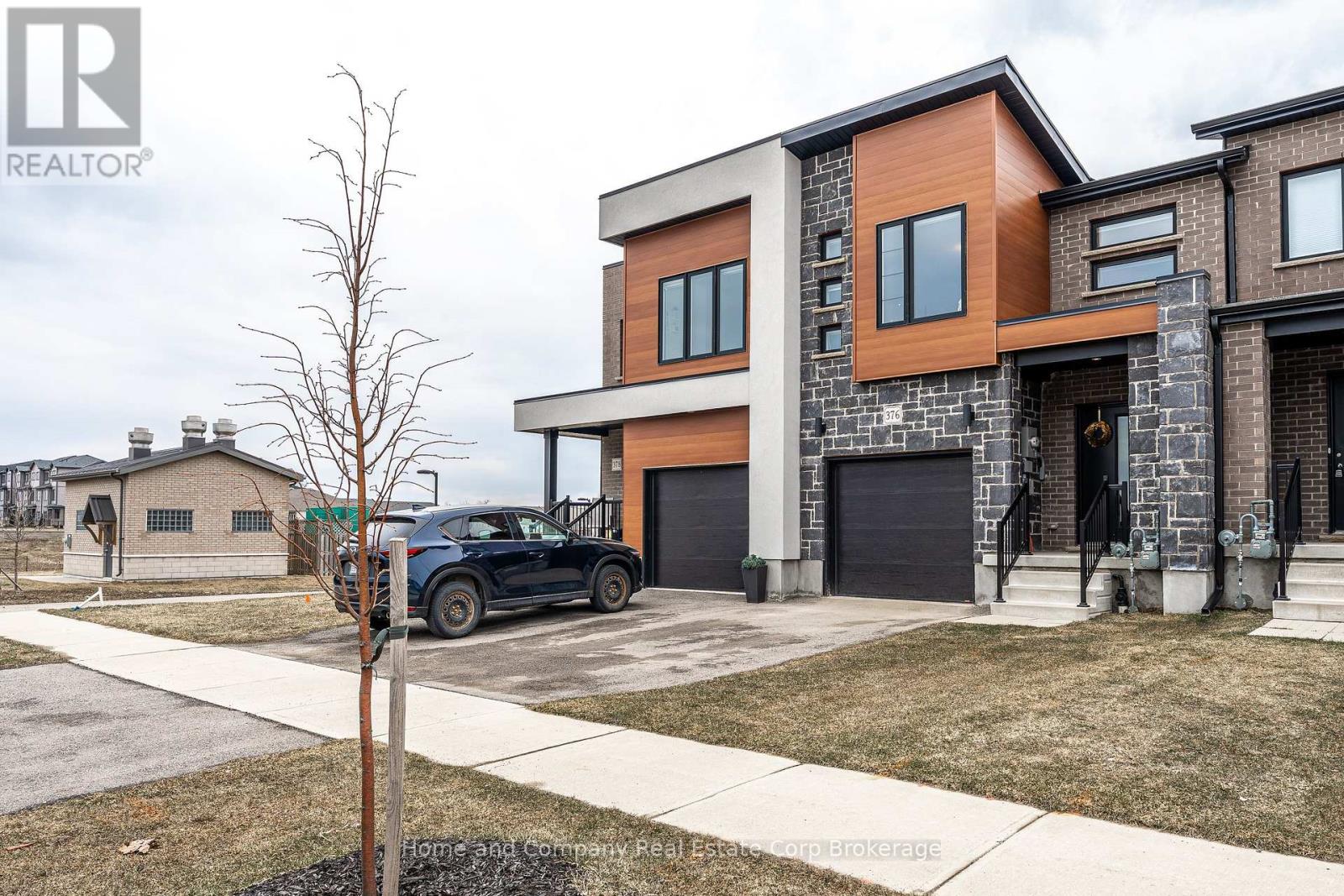 376 BRADSHAW DRIVE, Stratford