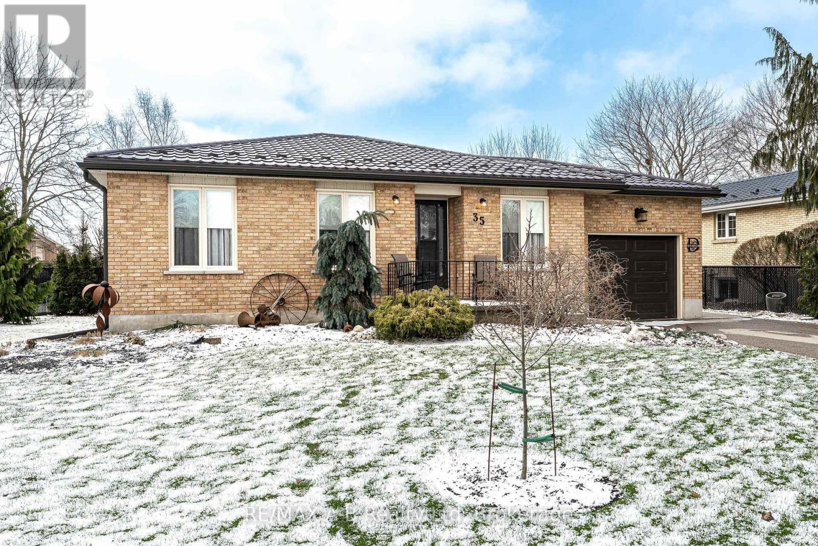 35 SPARLING CRESCENT, St. Marys